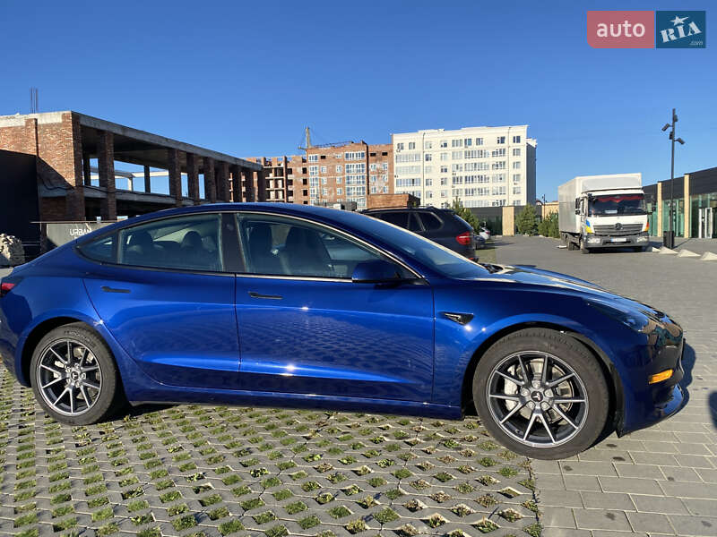 Седан Tesla Model 3 2023 в Хмельницком