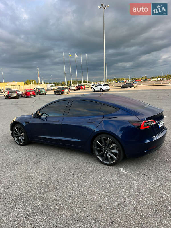 Седан Tesla Model 3 2018 в Львові