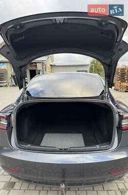 Седан Tesla Model 3 2019 в Копычинце