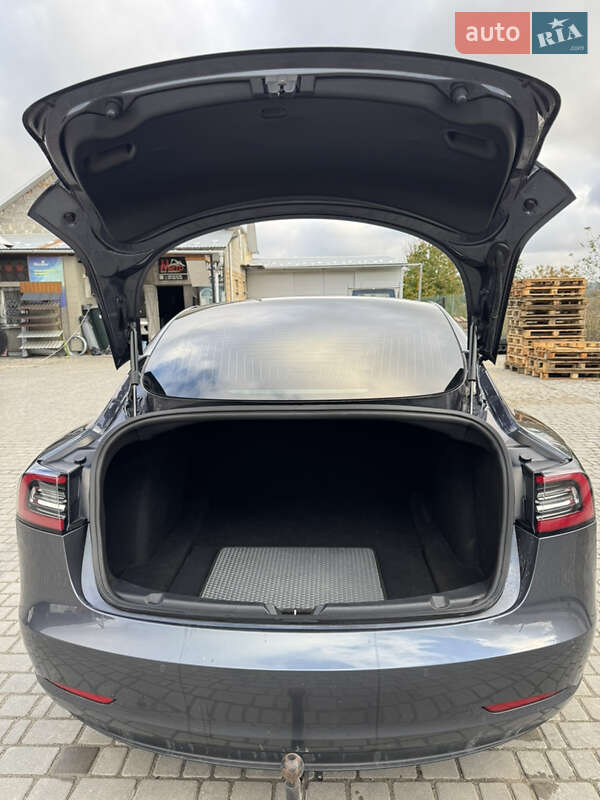 Седан Tesla Model 3 2019 в Копичинці