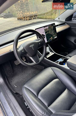 Седан Tesla Model 3 2019 в Копычинце