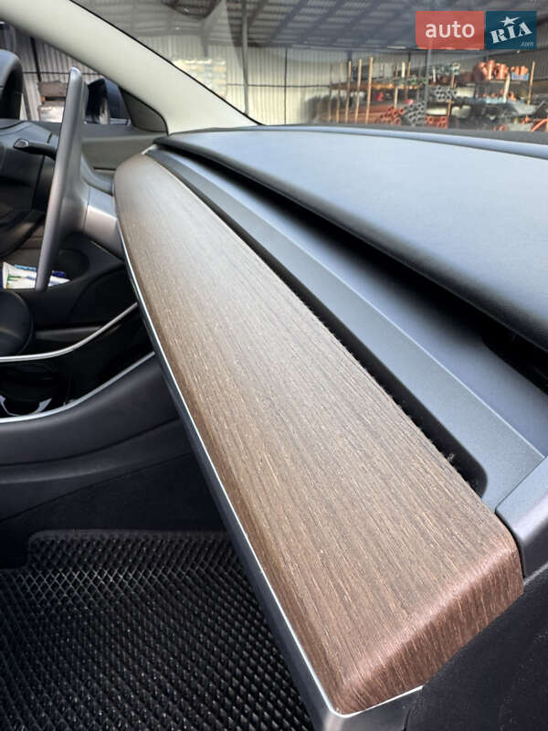 Седан Tesla Model 3 2019 в Копичинці