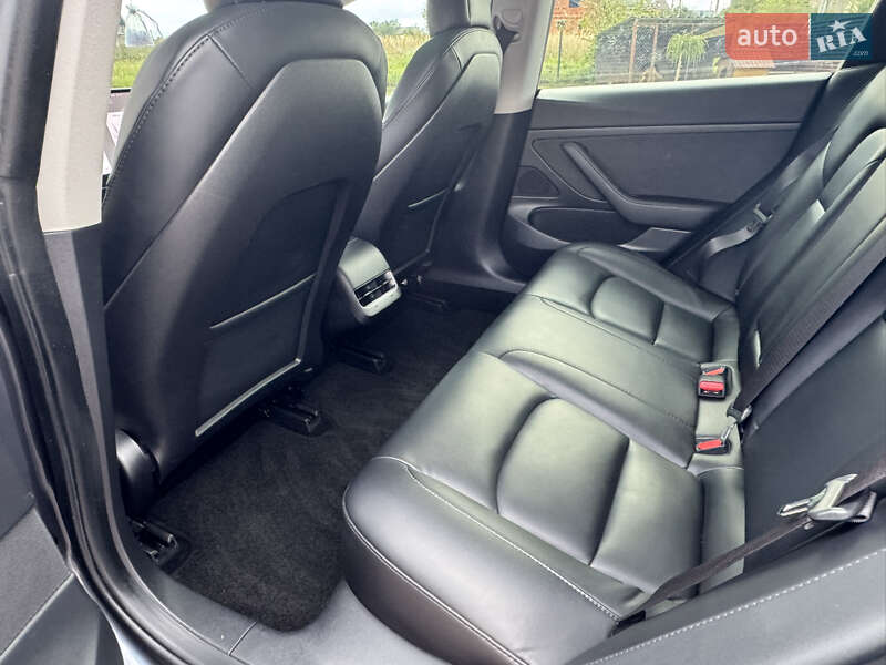 Седан Tesla Model 3 2020 в Львове