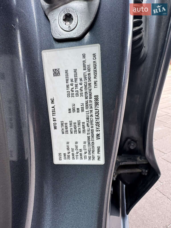 Седан Tesla Model 3 2020 в Львове