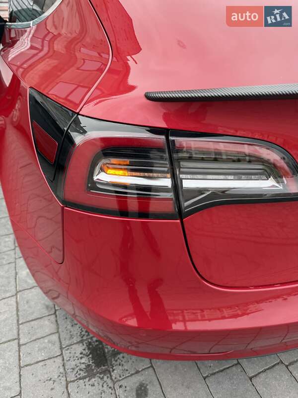 Седан Tesla Model 3 2019 в Львові