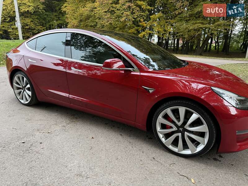 Седан Tesla Model 3 2019 в Львові