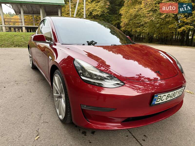 Седан Tesla Model 3 2019 в Львові