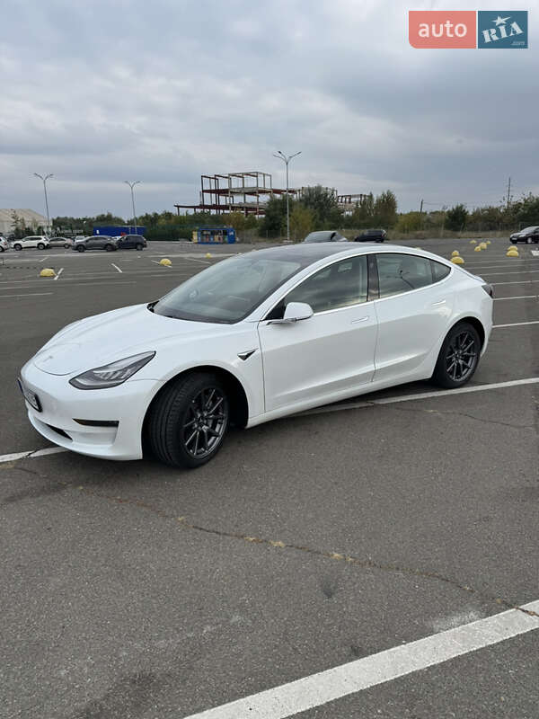 Седан Tesla Model 3 2020 в Києві