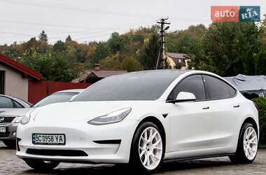 Седан Tesla Model 3 2019 в Львове