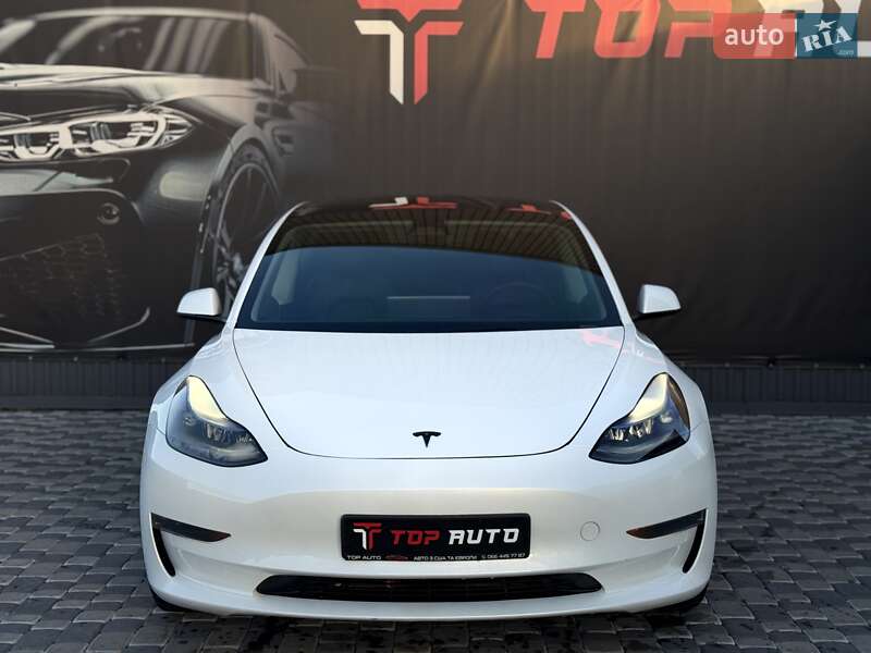 Седан Tesla Model 3 2023 в Львове
