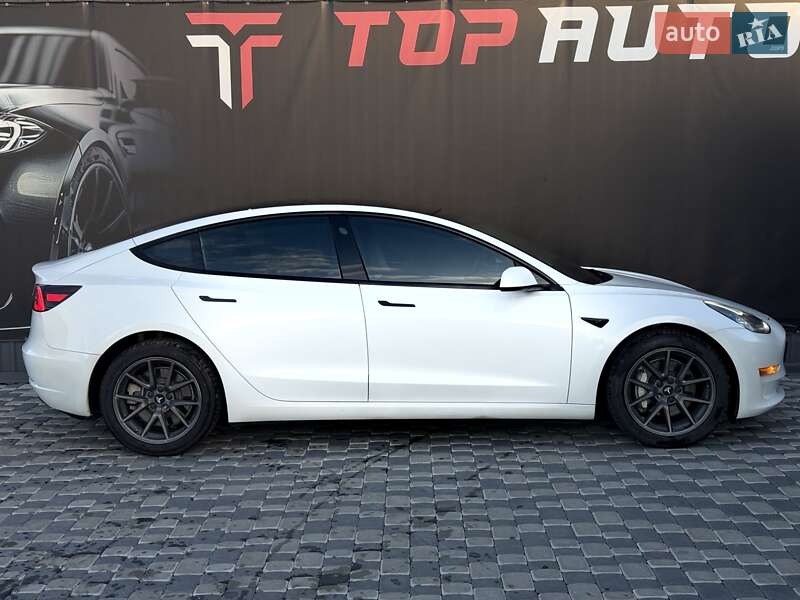 Седан Tesla Model 3 2023 в Львове