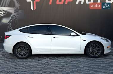 Седан Tesla Model 3 2023 в 