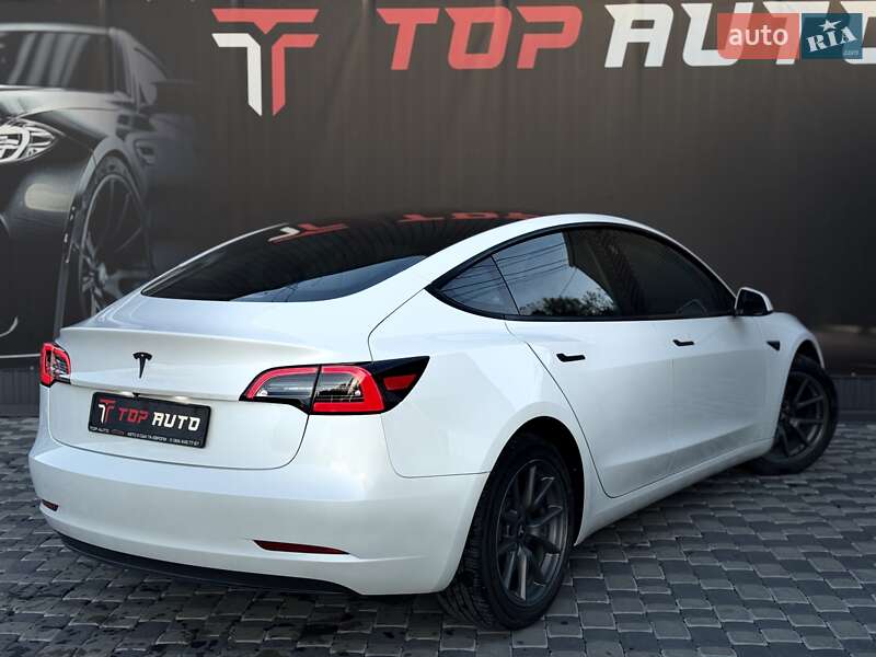 Седан Tesla Model 3 2023 в Львове