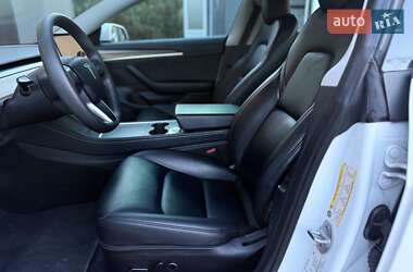 Седан Tesla Model 3 2023 в 