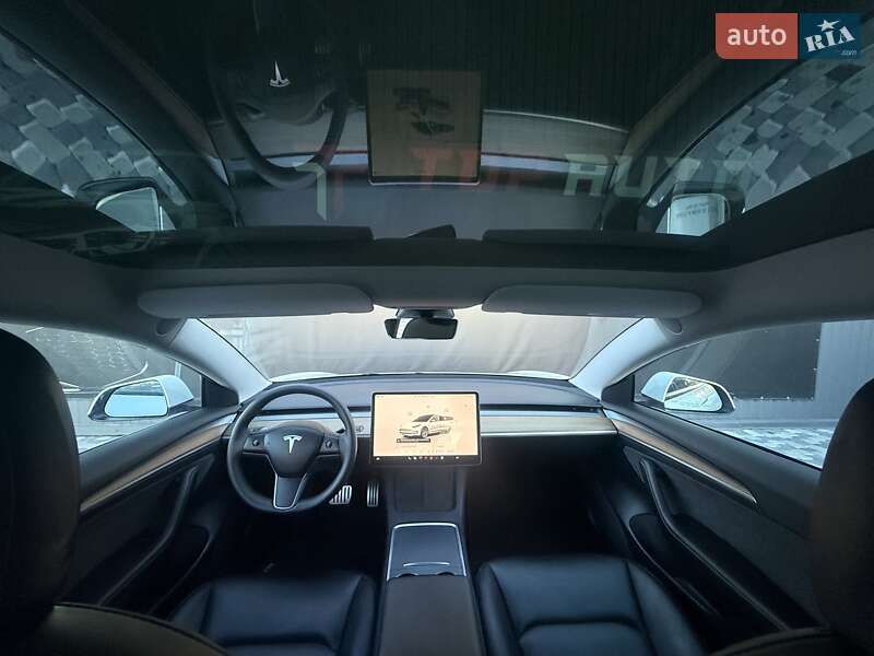 Седан Tesla Model 3 2023 в Львове