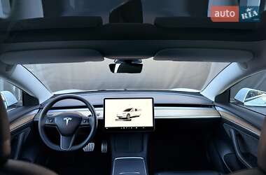 Седан Tesla Model 3 2023 в 