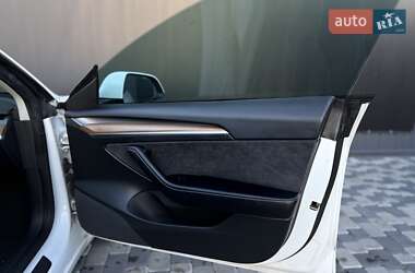 Седан Tesla Model 3 2023 в 