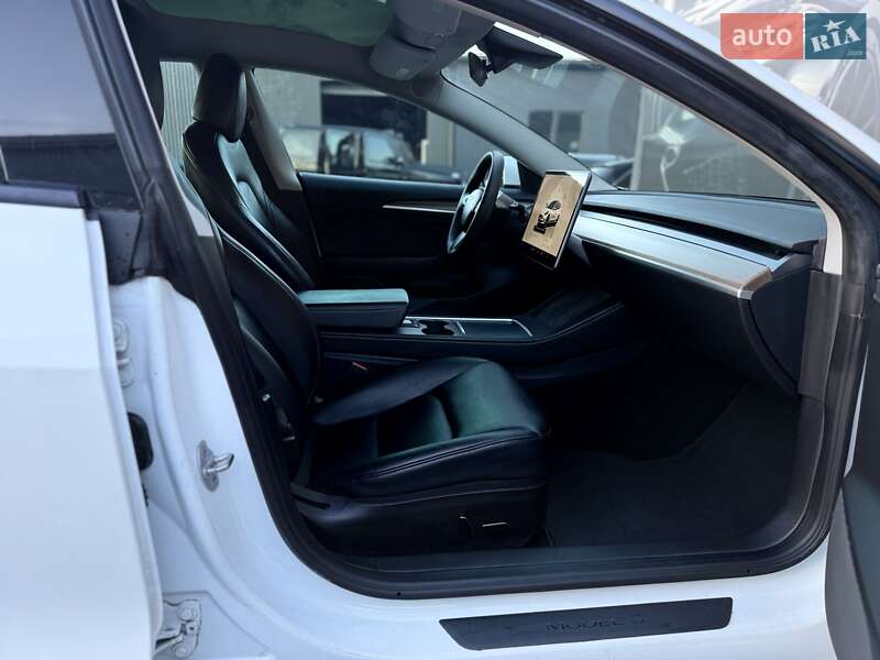 Седан Tesla Model 3 2023 в Львове