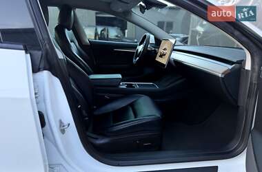 Седан Tesla Model 3 2023 в 
