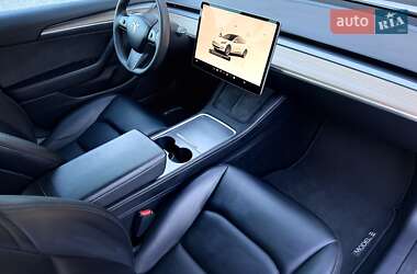Седан Tesla Model 3 2023 в 
