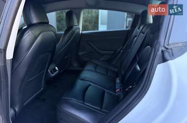 Седан Tesla Model 3 2023 в 