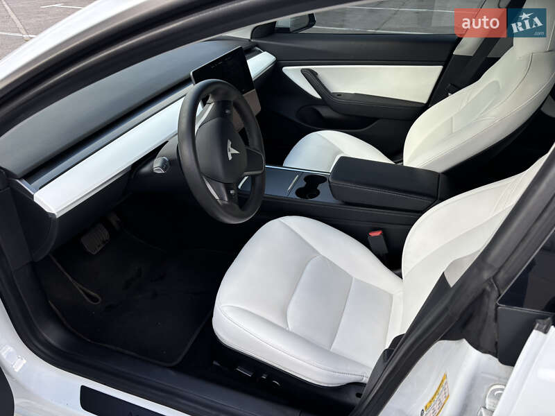 Седан Tesla Model 3 2021 в Днепре