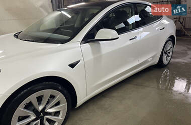 Седан Tesla Model 3 2023 в 