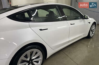 Седан Tesla Model 3 2023 в 