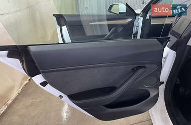 Седан Tesla Model 3 2023 в 