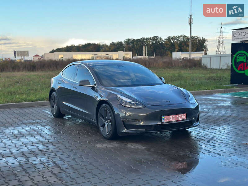 Седан Tesla Model 3 2020 в Луцьку