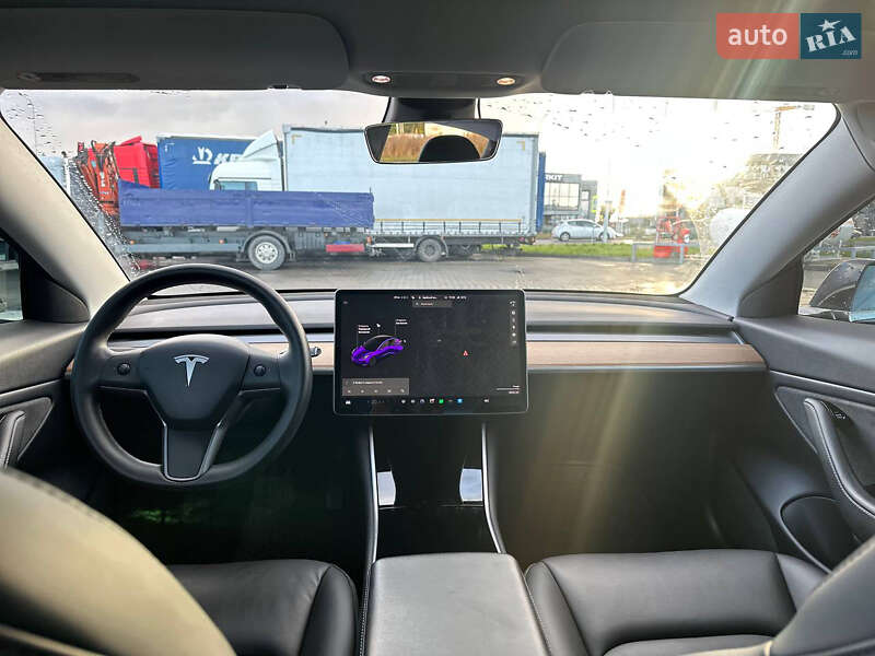 Седан Tesla Model 3 2020 в Луцьку