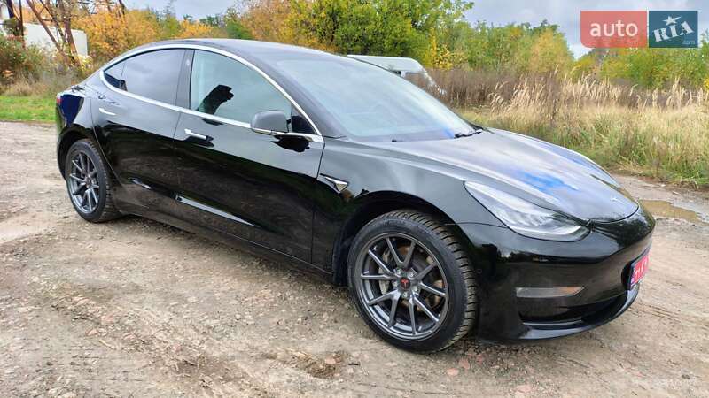 Седан Tesla Model 3 2019 в Киеве