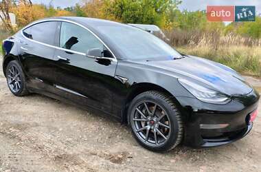 Седан Tesla Model 3 2019 в 