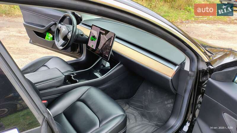 Седан Tesla Model 3 2019 в Киеве