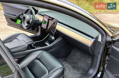 Седан Tesla Model 3 2019 в 