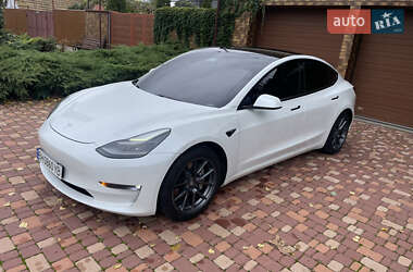 Седан Tesla Model 3 2021 в 