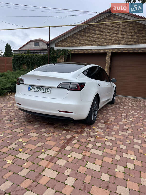 Седан Tesla Model 3 2021 в Одесі
