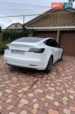 Седан Tesla Model 3 2021 в 