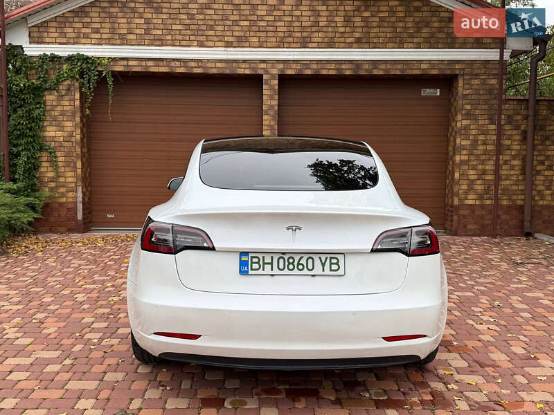 Седан Tesla Model 3 2021 в Одесі