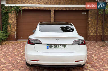 Седан Tesla Model 3 2021 в 
