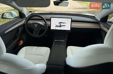 Седан Tesla Model 3 2022 в 