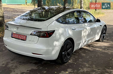 Седан Tesla Model 3 2022 в 