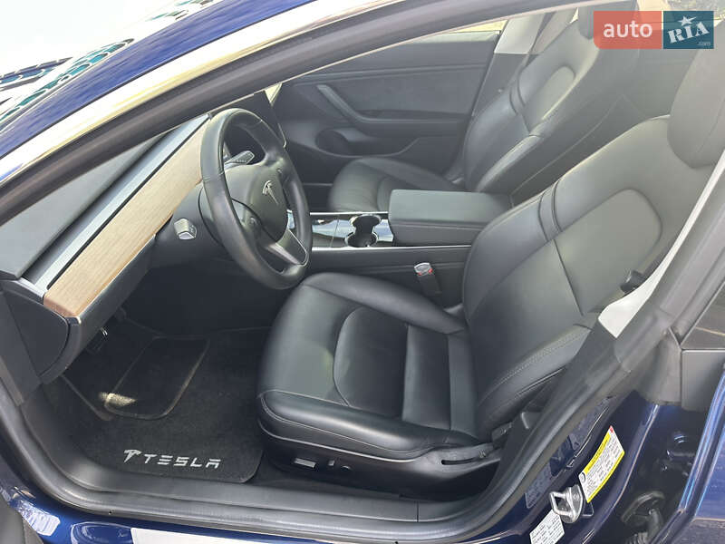 Седан Tesla Model 3 2018 в Кривом Роге