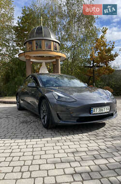 Седан Tesla Model 3 2022 в 