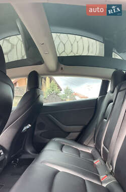 Седан Tesla Model 3 2022 в 