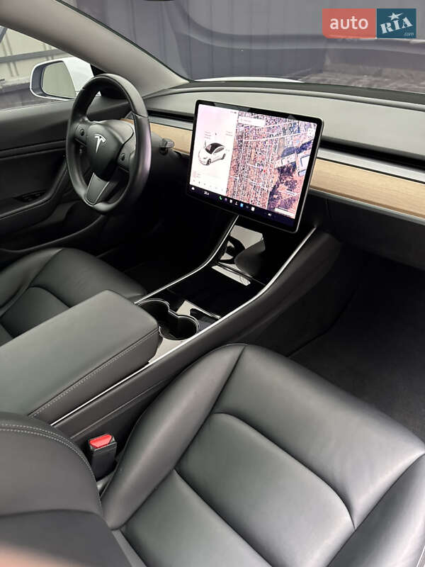 Седан Tesla Model 3 2018 в Києві