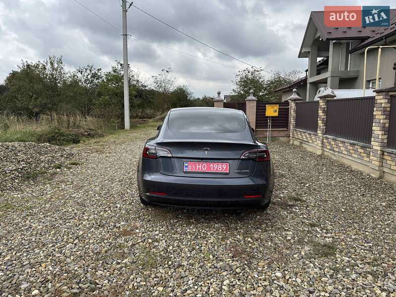 Седан Tesla Model 3 2022 в Коломиї
