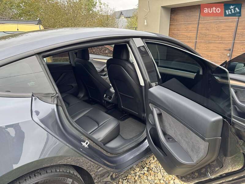 Седан Tesla Model 3 2022 в Коломиї