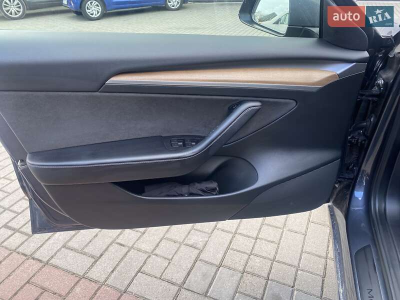 Седан Tesla Model 3 2022 в Львове