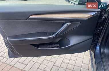 Седан Tesla Model 3 2022 в 